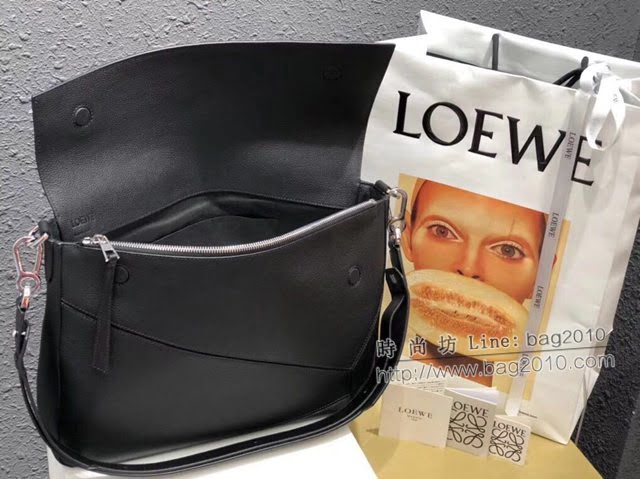 LOEWE包包 羅意威男士單肩斜挎郵差包 11359  tcl1029